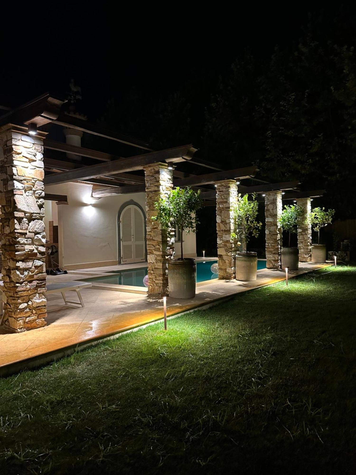 Luxury-Villa Luca มารินา ดิ เปียตราซันตา ภายนอก รูปภาพ